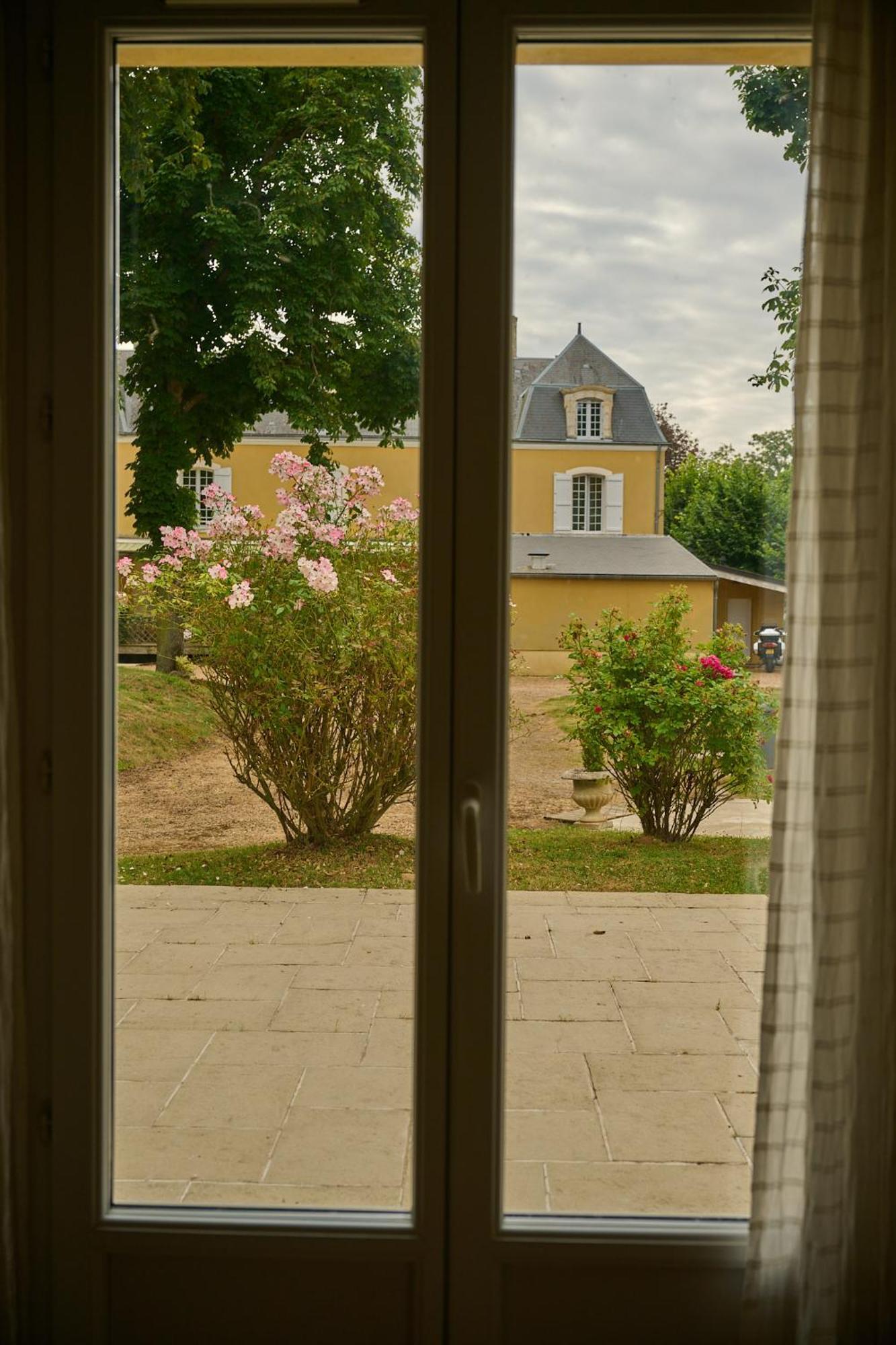 Chateau Du Bois Guibert Bonneval  Room photo