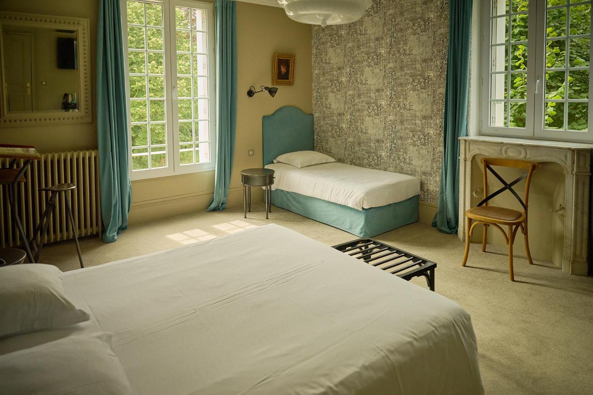 Chateau Du Bois Guibert Bonneval  Room photo