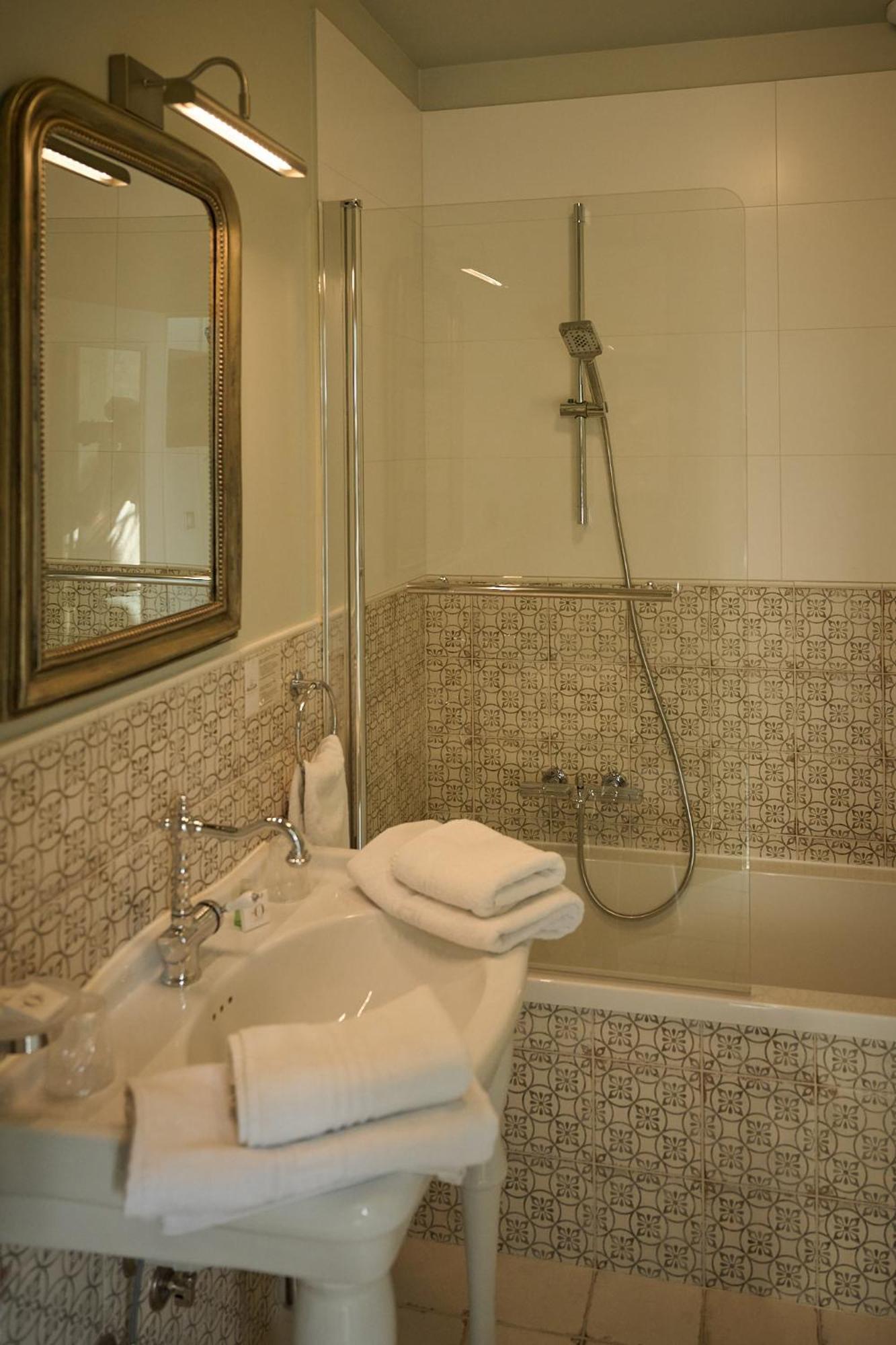 Chateau Du Bois Guibert Bonneval  Room photo